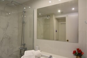 Hair dryer - Book your cozy apartment in Roses with a pool, Wi-Fi, and air conditioning, just 1,500 meters from the beach. (Roses)
