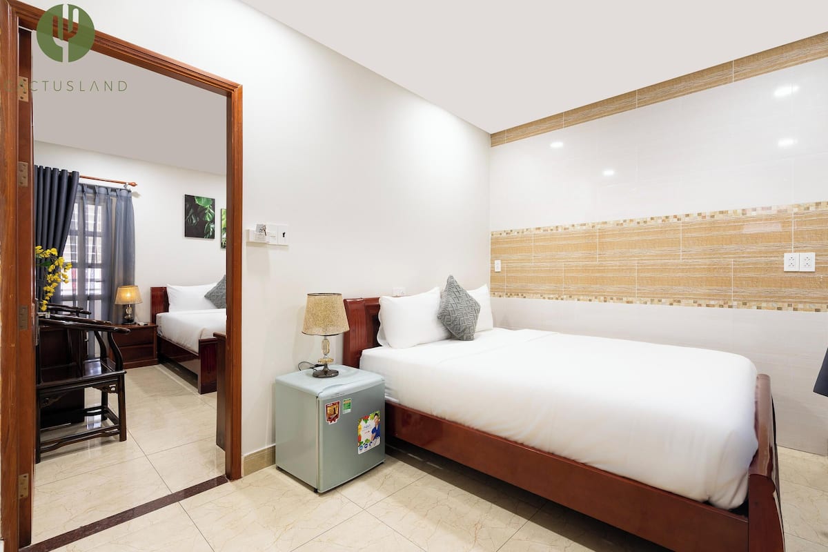 Family Suite | 1 bedroom, desk, free WiFi, bed sheets