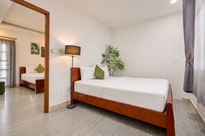 Family Suite | Desk, free WiFi, bed sheets - Cactusland Hotel Tan Binh (Ho Chi Minh City)