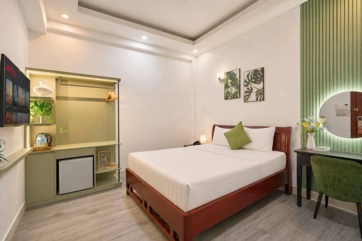 Desk, free WiFi, bed sheets