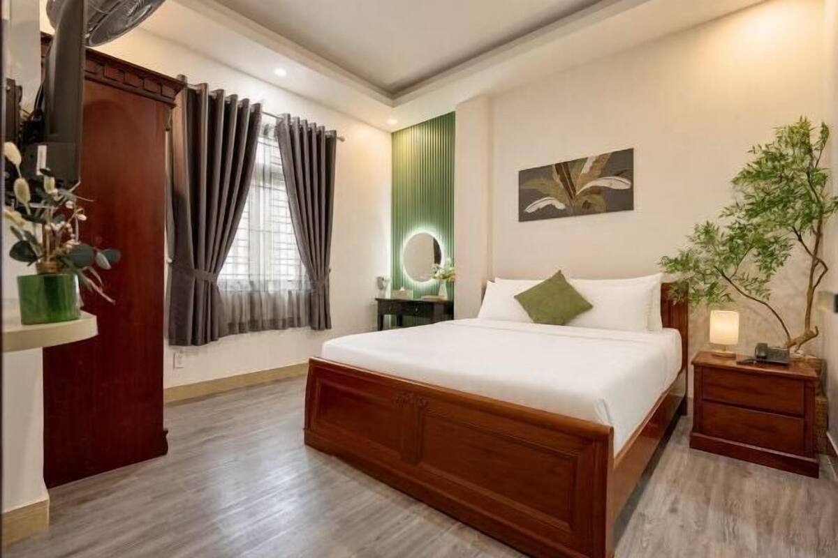 Desk, free WiFi, bed sheets