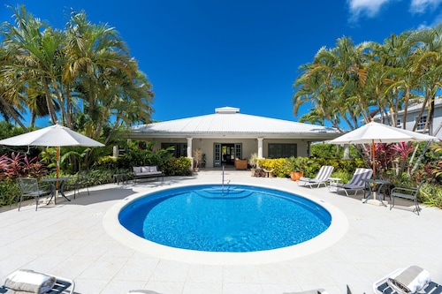 Stunning Family Villa with Private Pool Near Beach - Gibbs Glade Villa