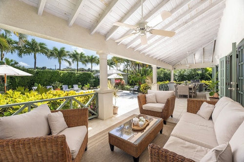 Stunning Family Villa with Private Pool Near Beach - Gibbs Glade Villa