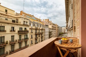 Apartment | 2 bedrooms - Kuta - 2 Bedrooms and Balcony in Sant Gervasi (Barcelona)
