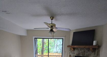 Tranquil 2-bedroom condo in Augusta with AC, WiFi