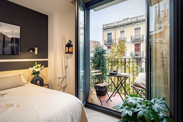 Room - Tokashi - 2 Bedrooms and Balcony in Eixample Dreta (Barcelona)