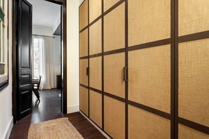 2 bedrooms - Depok - 2 Bedrooms and Balcony in Eixample Dreta (Barcelona)