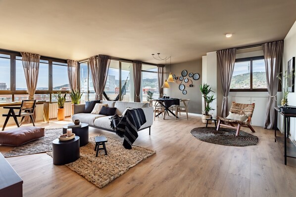 Apartment - Jalu - 3 Bedrooms and Terrace in Sant Gervasi (Barcelona)