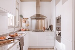 Apartment - Nerja - 1 Bedroom and Terrace in Sant Gervasi (Barcelona)