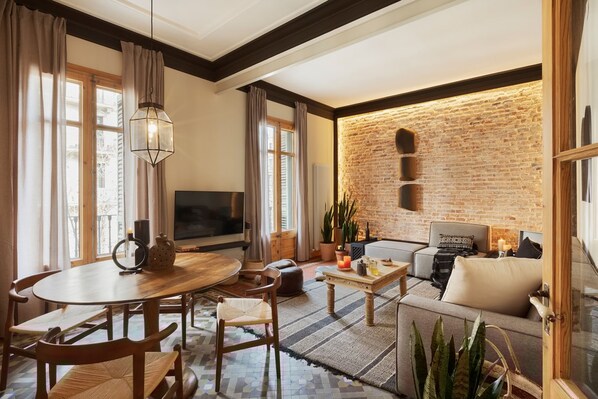 Apartment - Amazzer - 3 Bedrooms in Eixample Esquerra (Barcelona)