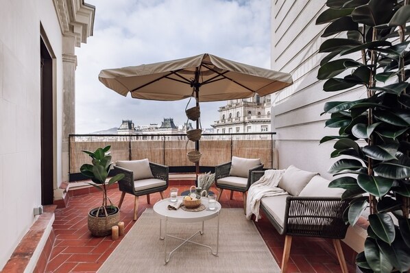 Apartment - Arjona - 3 Bedroom Apartment With Terrace in Eixample Esquerra (Barcelona)