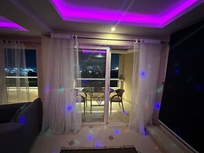 Living area - Beautiful 2-bedroom apartment with AC in Giza Governorate with pyramids view  (Giza Governorate)