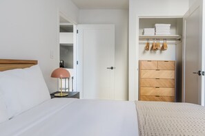 2 makuuhuonetta, silitysrauta/-lauta, Wi-Fi, vuodevaatteet