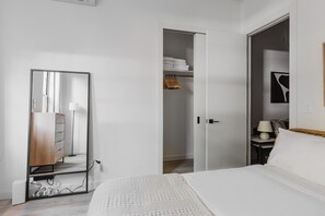 2 habitaciones, tabla de planchar con plancha, wifi y ropa de cama