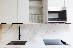 Fridge, microwave, oven, dishwasher - Blueground | Park Slope 2bd apartment (Brooklyn)