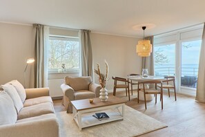 Unclassified image, 5 of 28, button