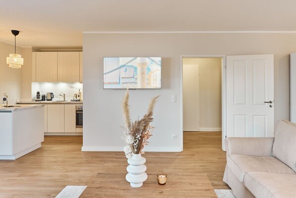 Unclassified image, 1 of 28, button