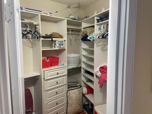 Interior - Beachfront Bliss: 2BR, 2BA with Stunning Sunset Views (Marco Island)