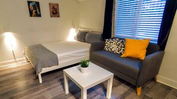 Desk, WiFi, bed sheets