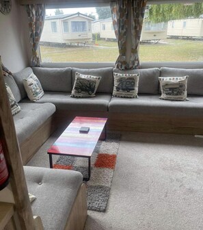 TV, fireplace, stereo