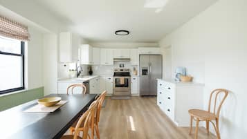 Refrigerador, horno, parrilla de estufa y lavavajillas