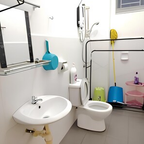Studio | Kamar mandi | Sandal