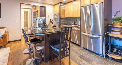 Elkhorn Retreat: Condo with Pond Views, Pool & Pet-Friendly