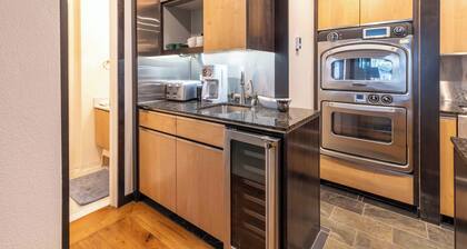 Elkhorn Retreat: Condo with Pond Views, Pool & Pet-Friendly