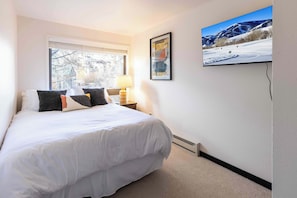 4 bedrooms, desk, iron/ironing board, free WiFi