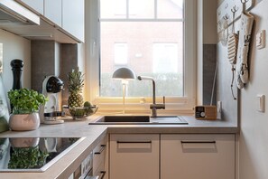 Réfrigérateur, four, plaque de cuisson, lave-vaisselle