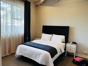 Luxury House, 3 Bedrooms, Patio, Mountain View | 3 bedrooms, iron/ironing board, free WiFi - Acton Place House by Tanaka Kingdom (Harare)