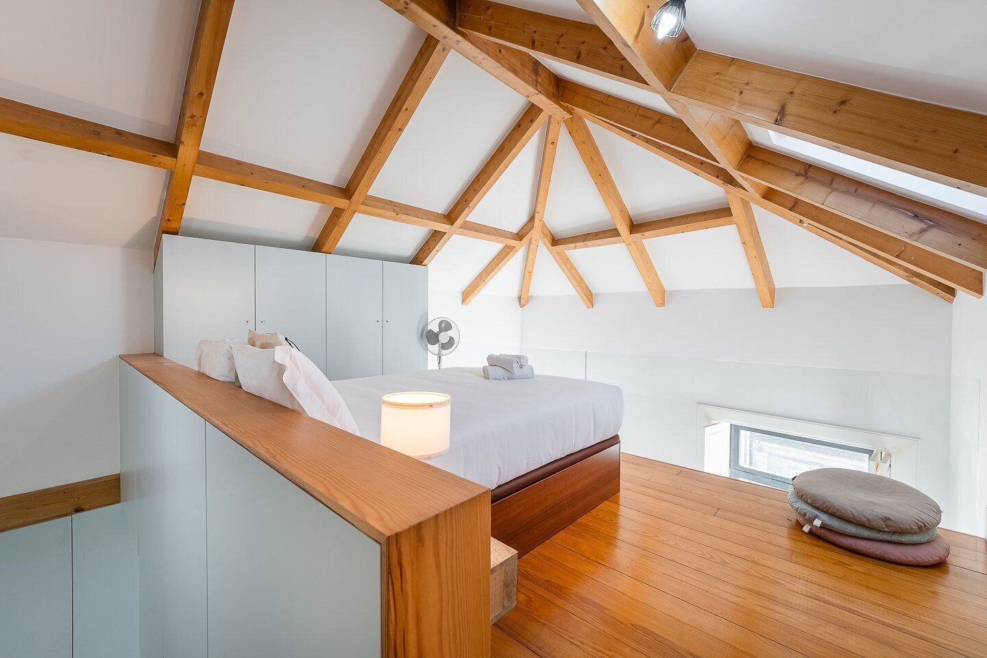 Strykejern/-brett, internettilgang og sengetøy