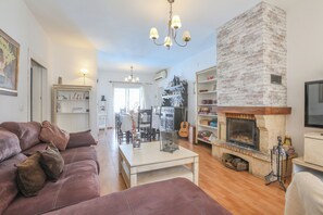 Smart TV, fireplace, video games, DVD player
