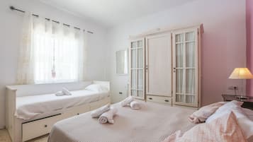4 bedrooms, desk, iron/ironing board, travel crib