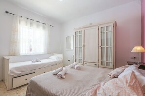 4 bedrooms, desk, iron/ironing board, travel cot