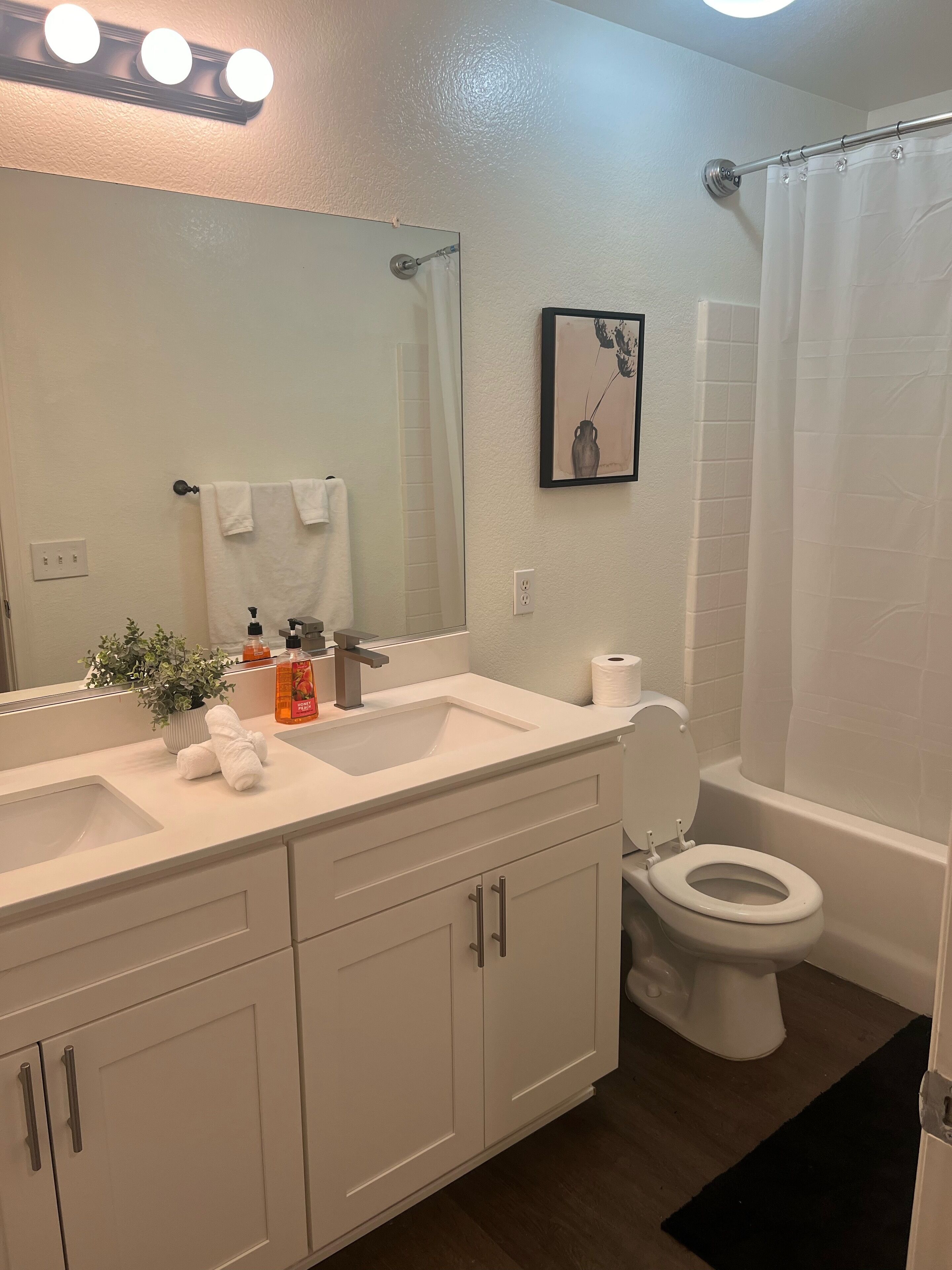 Articles de toilette écologiques, sèche-cheveux, serviettes fournies