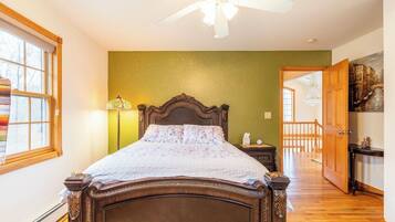 Rum - utsikt mot trädgården | 1 sovrum, sängtillbehör av högsta kvalitet och Tempur-Pedic-madrasser