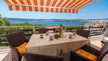 Apartment (Ferienwohnung mit Terrasse in Meernä) | Dining