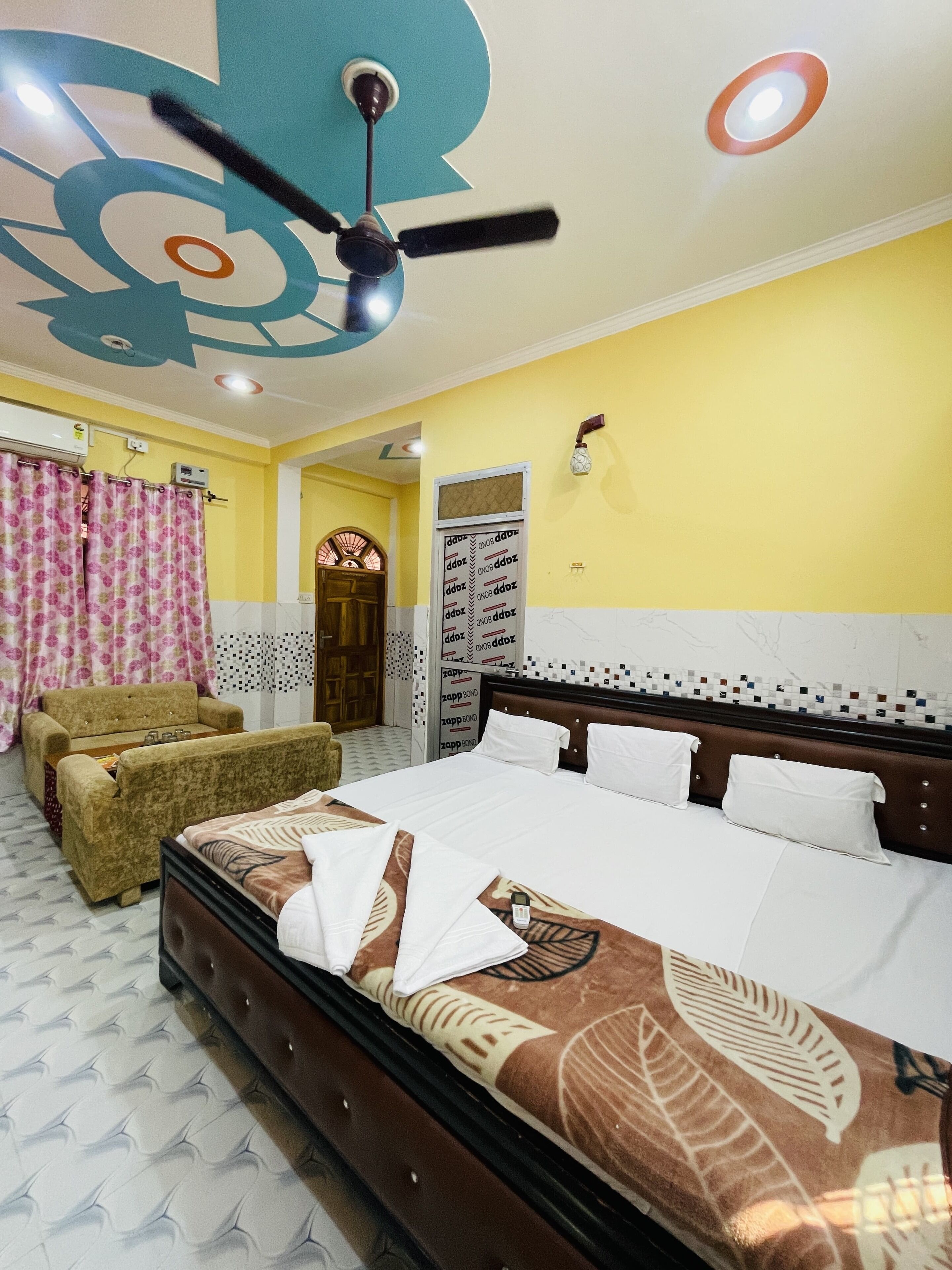 Chambre Deluxe avec lits jumeaux, vue établissement | Vue de la chambre