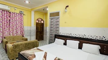Chambre Deluxe avec lits jumeaux, vue établissement | Vue de la chambre
