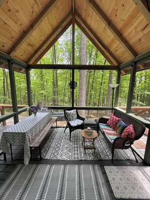 Property grounds - Mountainside w/Fireplace, Fire Pit, Wifi & More (Berkeley Springs)