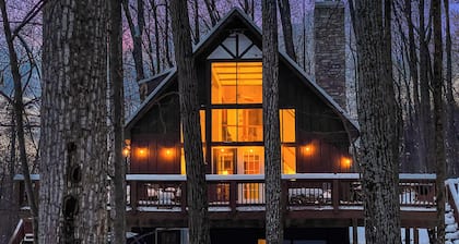 Mountainside w/Fireplace, Fire Pit, Deck, & WiFi