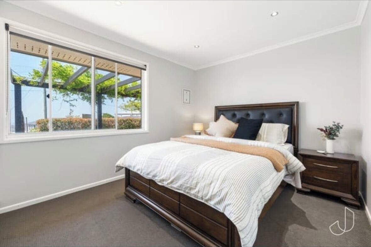 4 chambres, coffres-forts dans les chambres, bureau