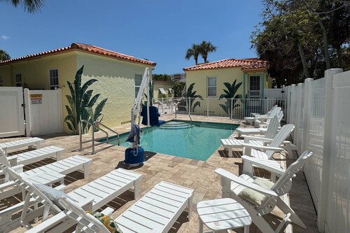 Entire Island Paradise Cottages – Heated Pool, Tiki Hut, Walk to Beach, 8 Units, Sleeps 30