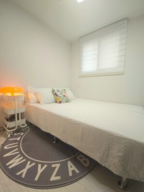 2 bedrooms, in-room safe, desk, WiFi