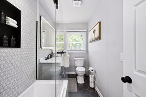 Hair dryer - ★HostWise Stays★ Private Hot Tub | King beds |1 Block from Butler! (Pittsburgh)