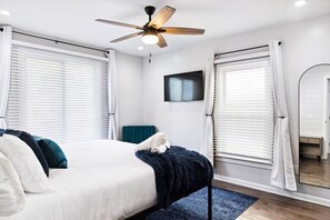 3 bedrooms, iron/ironing board, WiFi, bed sheets - ★HostWise Stays★ Private Hot Tub | King beds |1 Block from Butler! (Pittsburgh)