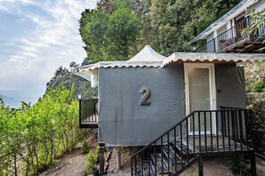 1 bedroom, free WiFi - The Whispering Oaks (Nainital)