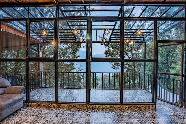 TV - The Whispering Oaks (Nainital)