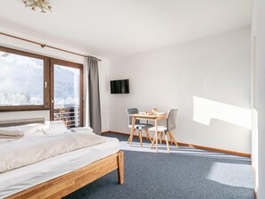 3 bedrooms, Internet